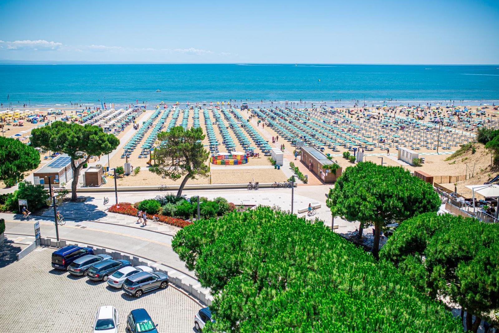 Appartamenti Bianco Nero Lignano Sabbiadoro Exterior photo